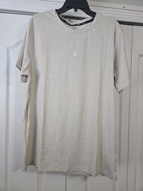 Hurley Men’s Short Sleeve Crew Tee in Light Beige